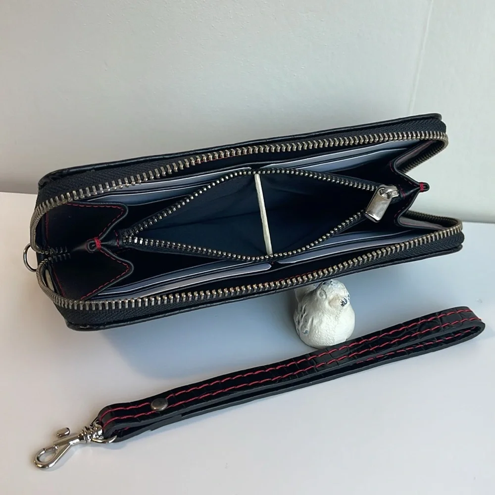 Roger Ximenez Mock Croc Black Women's Leather Clutch New Without Tag 🏷️